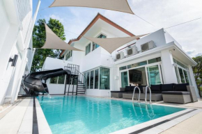 SeaBreeze Grand Pool Villa Pattaya